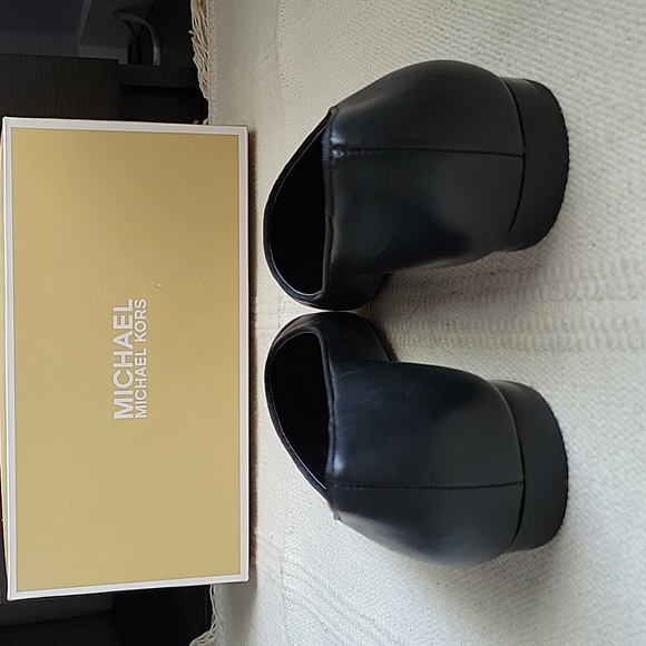 NEW!! Michael Kors ballet flats - Picture 3 of 8
